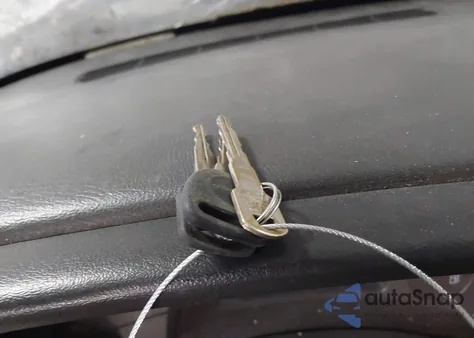 2004 Chevrolet Silverado 1500 Work Truck z USA, uszkodzony, nr VIN 1GCEC14X44Z261630